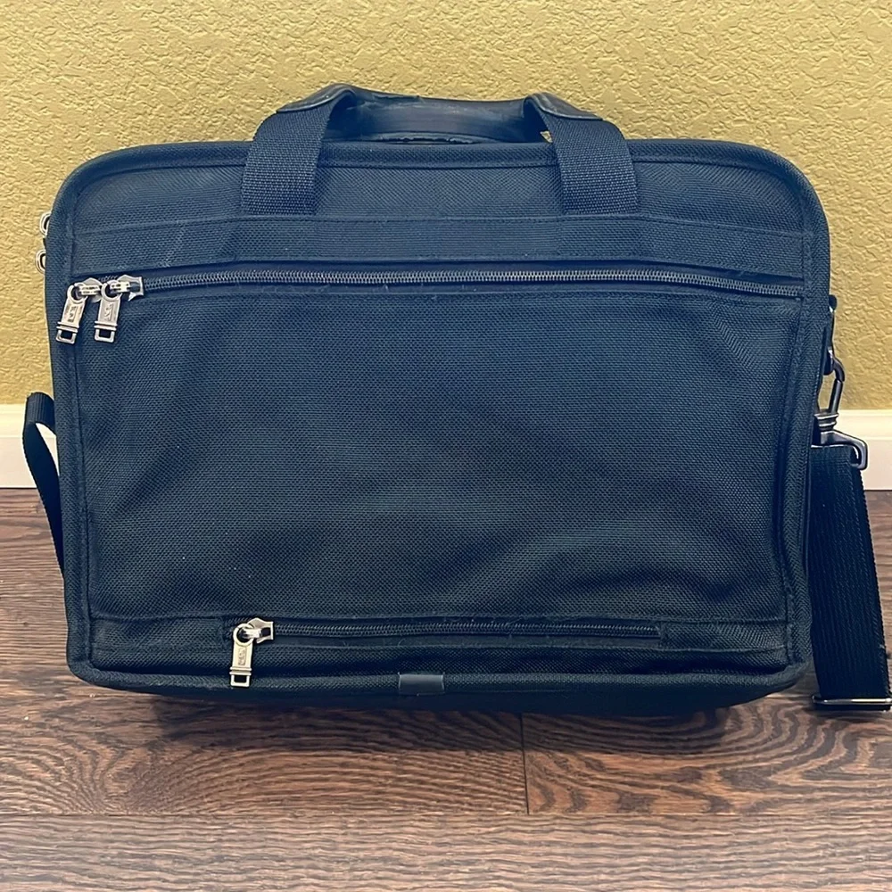 TUMI Alpha Ballistic Nylon Expandable Multipurpose Travel Bag Black briefcase